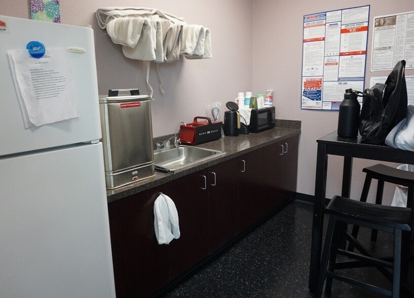 More Photos Of 9150 W Indian School Rd, Phoenix Medical For Sale