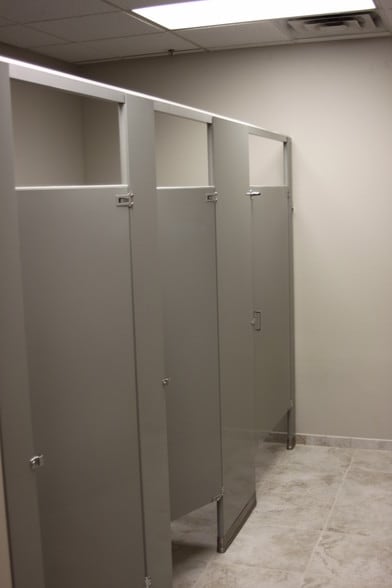 More Photos Of 1501 Luna Rd, Carrollton Research And Development For Lease