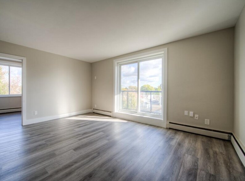 More Photos Of 30 Chatham St, Brantford Apartments For Sale