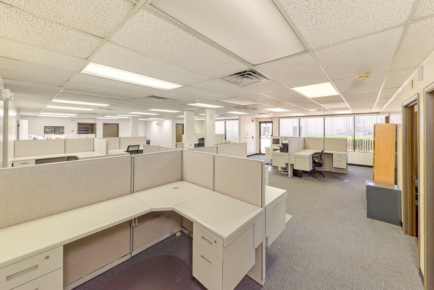 More Photos Of 5018 Spring Park Rd, Jacksonville Office For Lease
