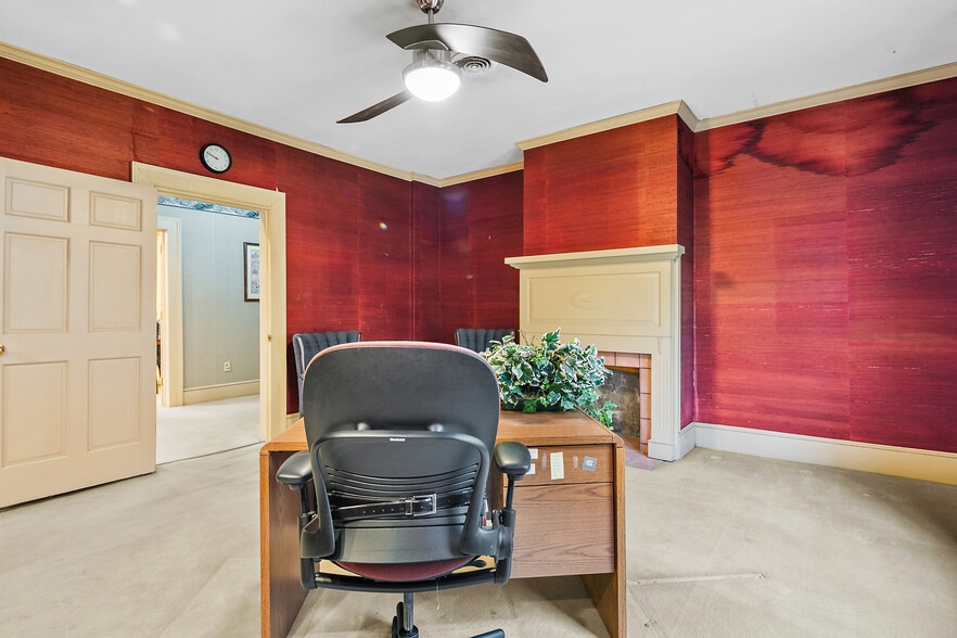 More Photos Of 127 S Cool Spring St, Fayetteville Office For Sale