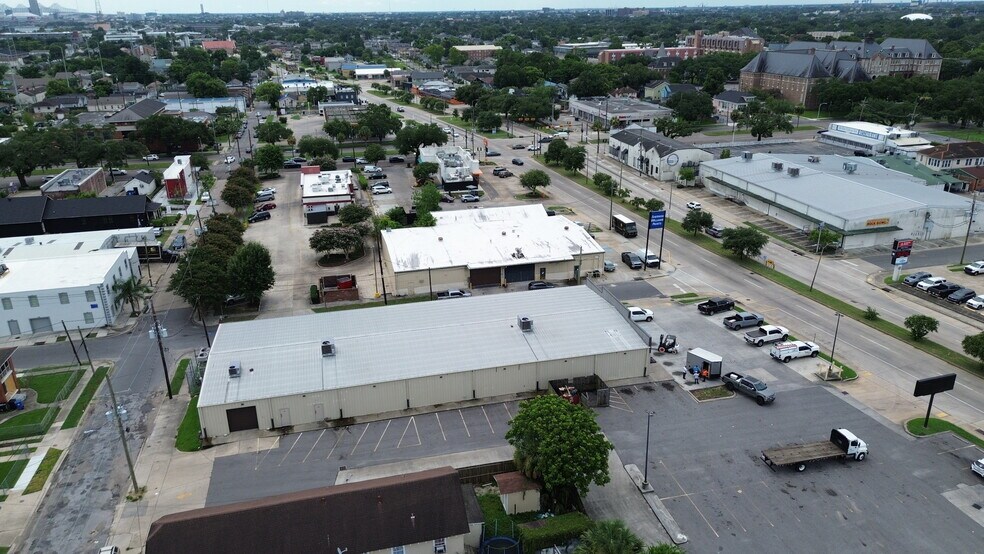 More Photos Of 8201 Earhart Blvd, New Orleans Freestanding For Lease