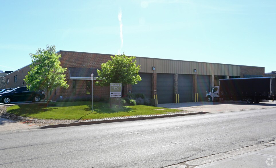 More Photos Of 7825-7827 S Quincy St, Willowbrook Warehouse For Lease