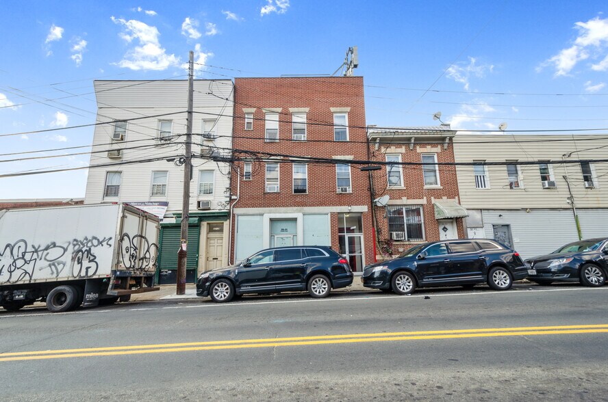 More Photos Of 32-31 Greenpoint Ave, Long Island City Apartments For Lease