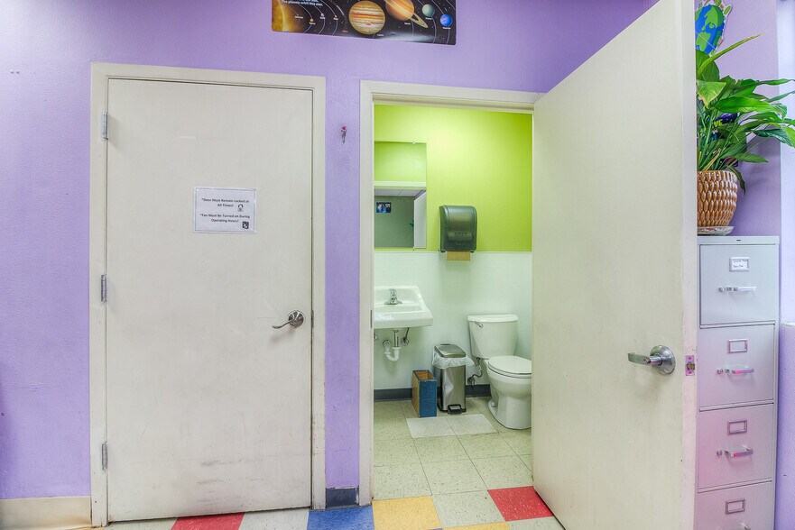 More Photos Of 909 N 21st Ave, Yakima Daycare Center For Sale
