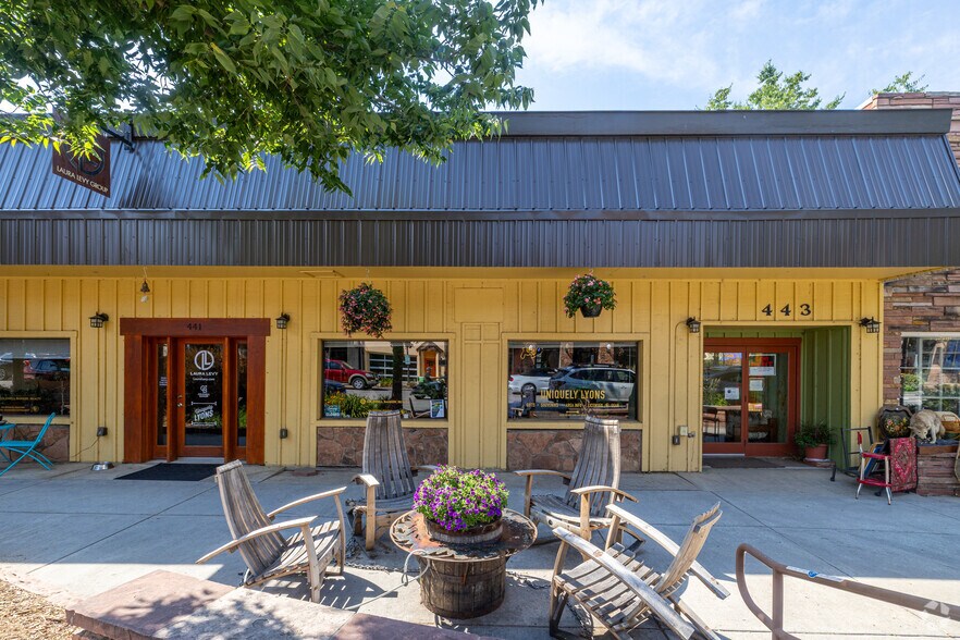 More Photos Of 443 Main St, Lyons General Retail For Lease