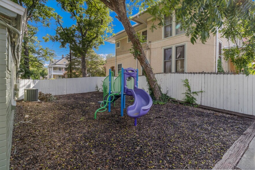 More Photos Of 1818 San Pedro Ave, San Antonio Office Residential For Lease