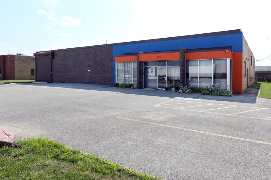 Primary Photo Of 820 Nicholas Blvd, Elk Grove Village Manufacturing For Lease