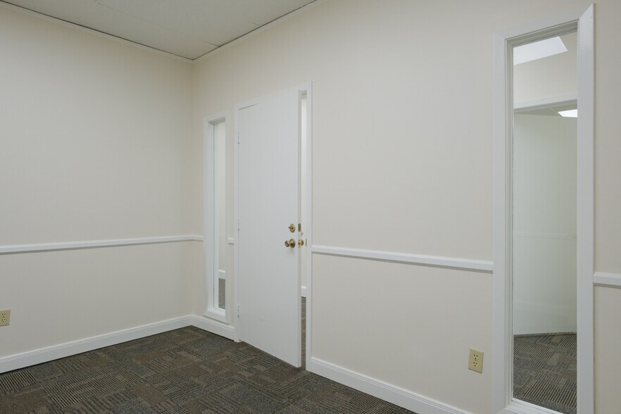 More Photos Of 110 Lincoln Ave, College Station Office For Lease