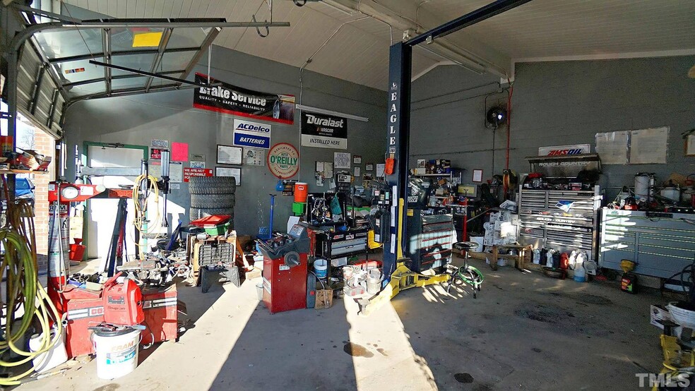 More Photos Of 302 N Main St, Fuquay-Varina Convenience Store For Lease