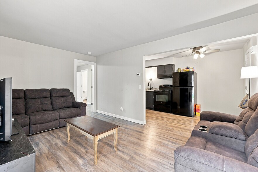 More Photos Of 415 W Fulton St, Waupaca Apartments For Sale