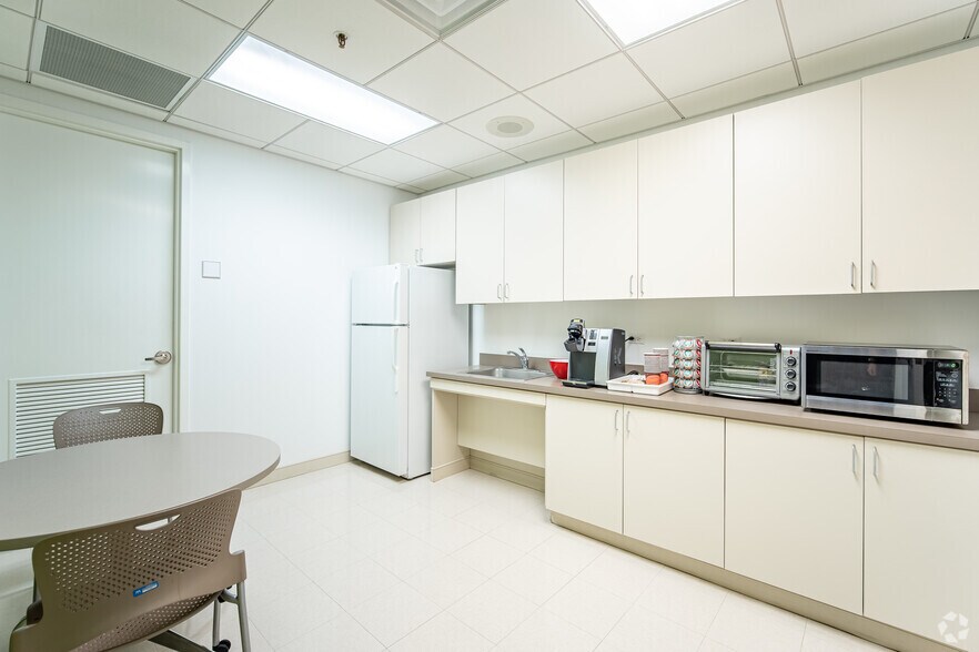 More Photos Of 733 Bishop St, Honolulu Unknown For Lease