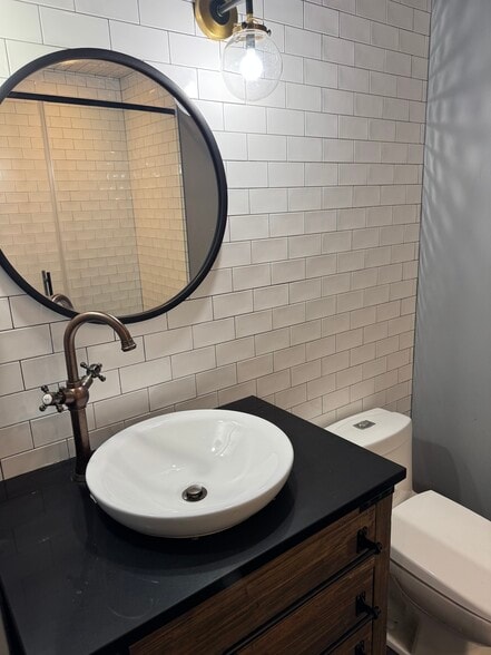 More Photos Of 80 Main St, New Canaan Storefront For Lease