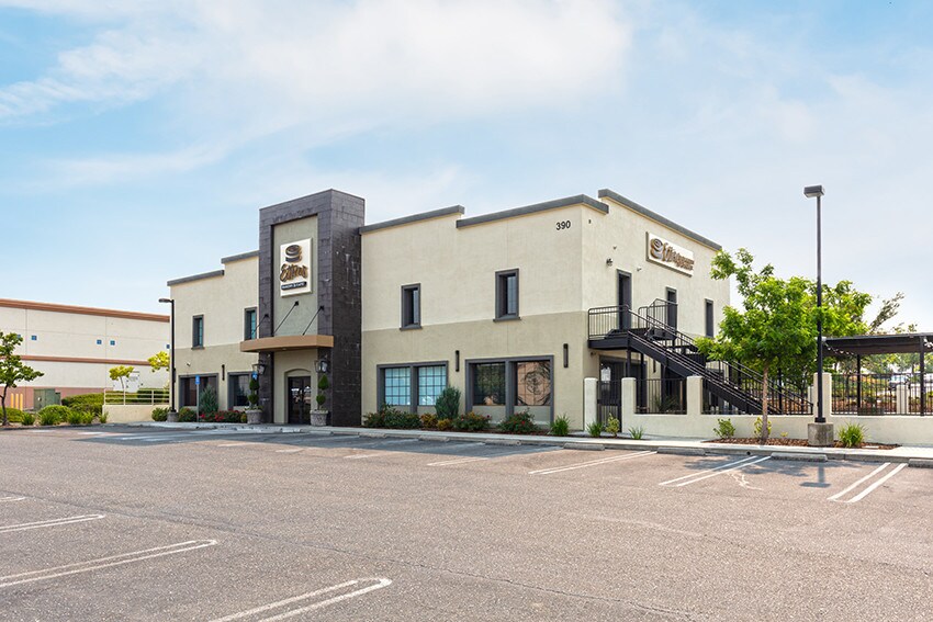 More Photos Of 390 N Sunrise Ave, Roseville Restaurant For Sale