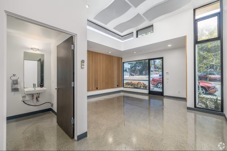 More Photos Of 627 Aviation Way, Manhattan Beach Loft Creative Space For Lease