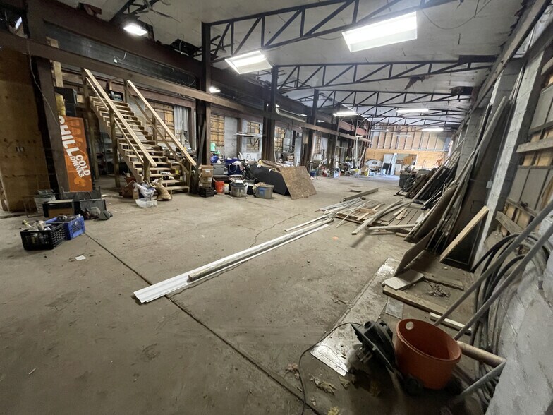 More Photos Of 500 N 5th St, Toronto Warehouse For Sale