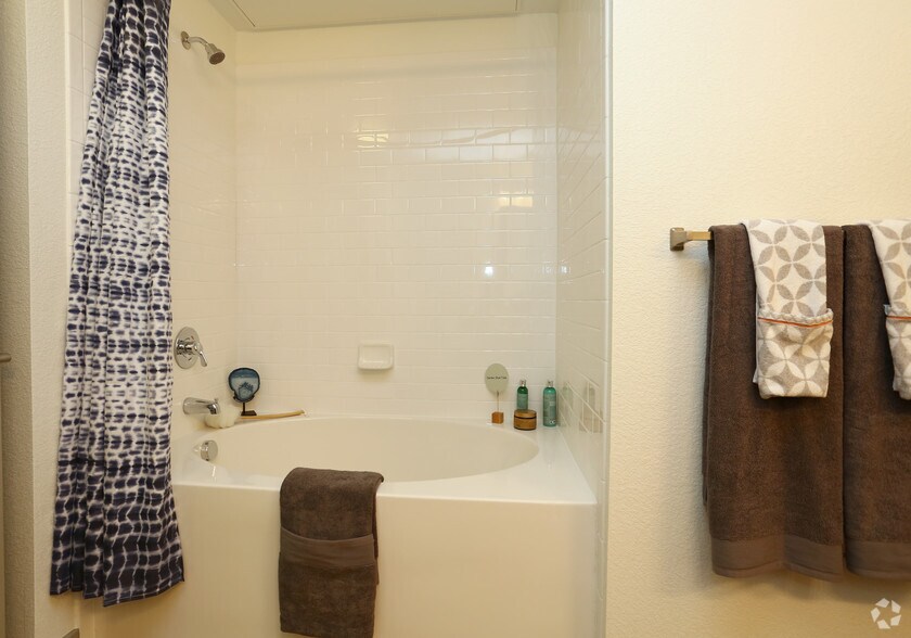 More Photos Of 403 E Koenig Ln, Austin Apartments For Lease