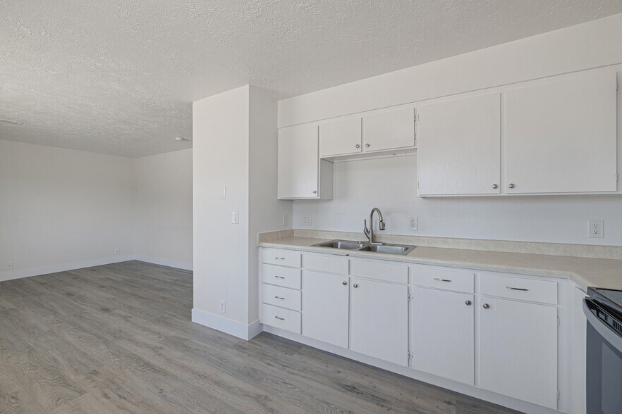 More Photos Of 126 E 1st North St, Mesquite Multifamily For Sale