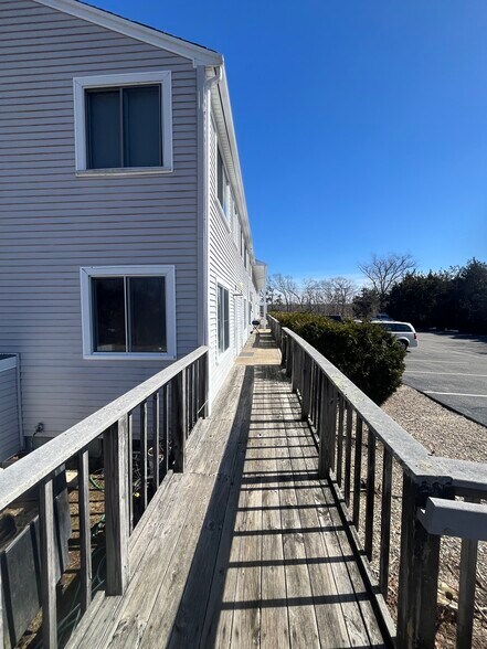 More Photos Of 254 Shore Rd, Buzzards Bay Office For Sale