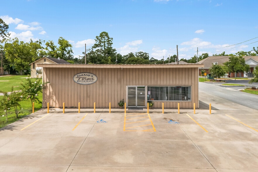 More Photos Of 697 W Cherry St, Jesup Restaurant For Sale