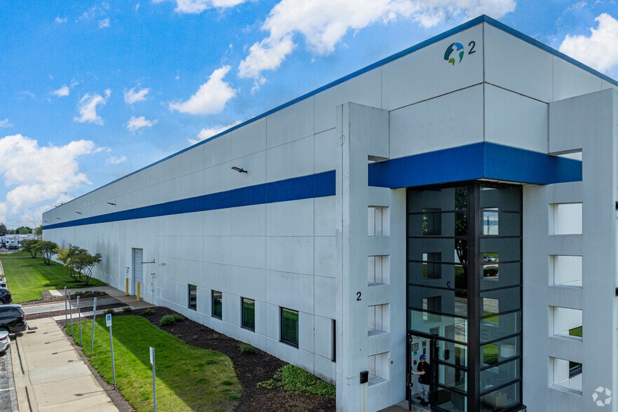 Primary Photo Of 2 Gateway Ct, Bolingbrook Distribution For Lease