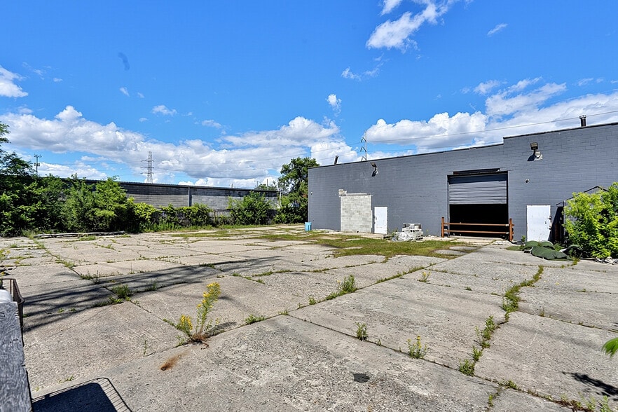 More Photos Of 12925 Auburn St, Detroit Warehouse For Sale