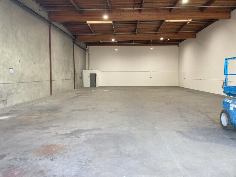 More Photos Of 1000 Quesada Ave, San Francisco Warehouse For Lease