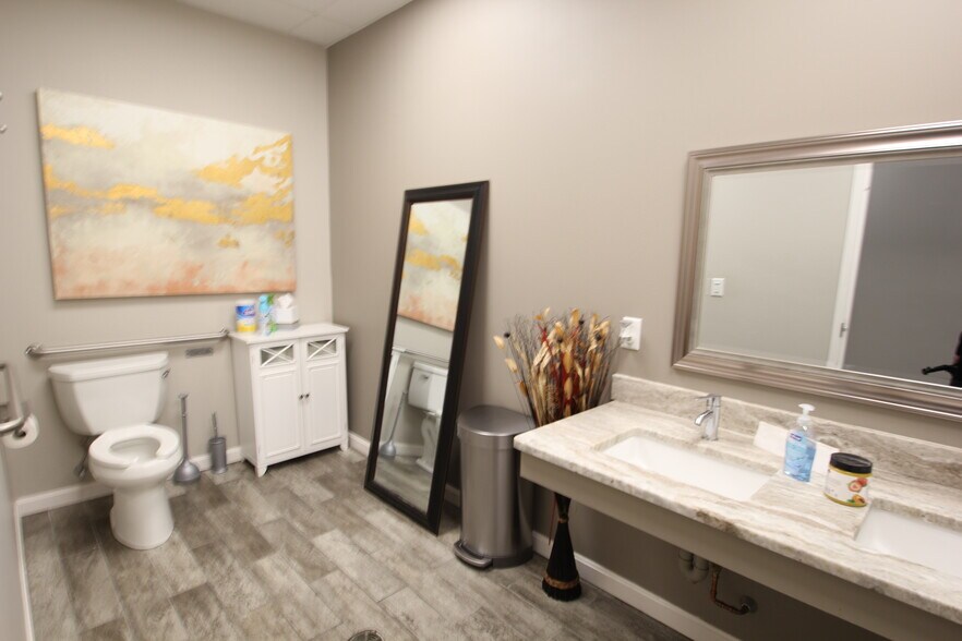 More Photos Of 2302 Turnpike St, North Andover General Retail For Lease