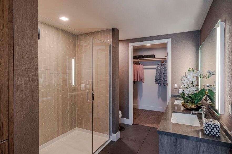 More Photos Of 2580-2590 California St, Mountain View Apartments For Lease