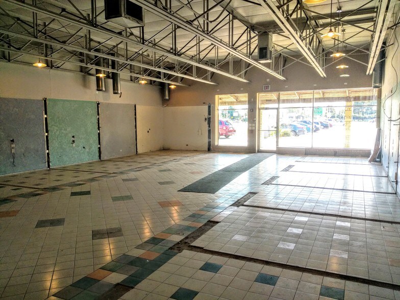 More Photos Of 4000-4046 W 111th St, Oak Lawn Unknown For Lease