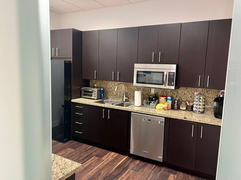 More Photos Of 2020 Ponce De Leon Blvd, Coral Gables Office For Lease