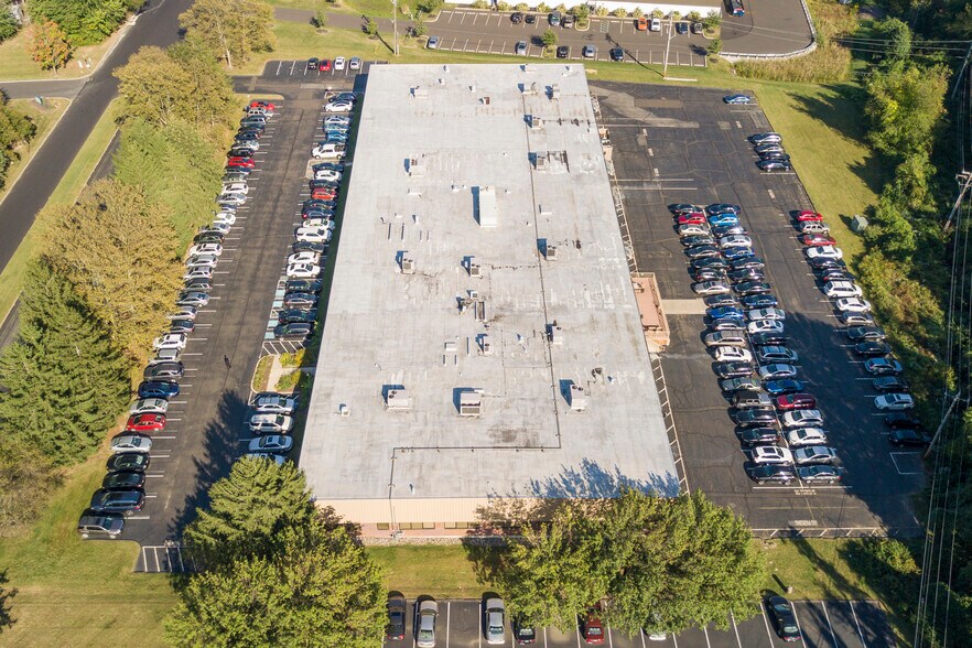 More Photos Of 2021 Cabot Blvd W, Langhorne Warehouse For Lease