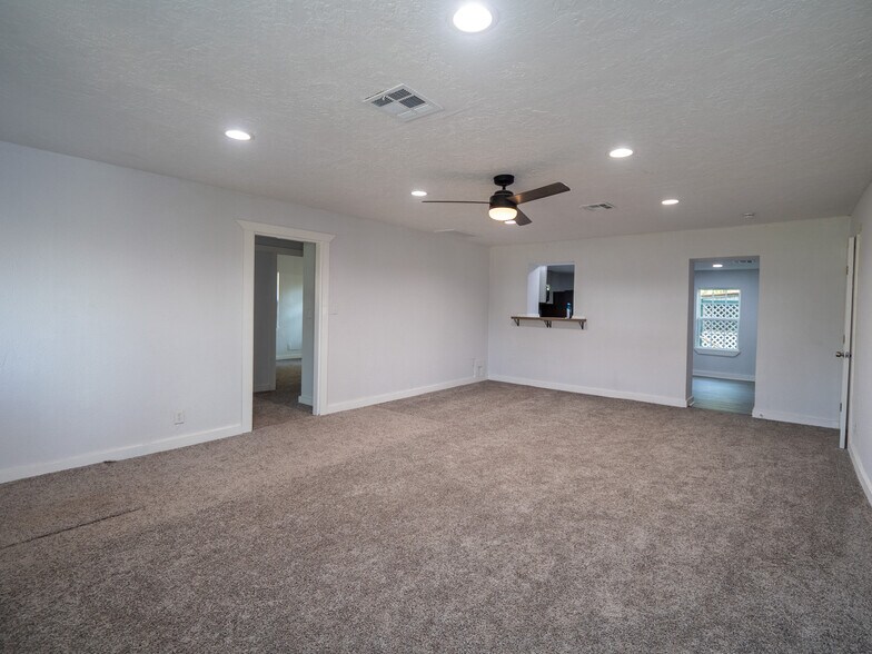 More Photos Of 420 W Johnson St, Norman Multifamily For Sale