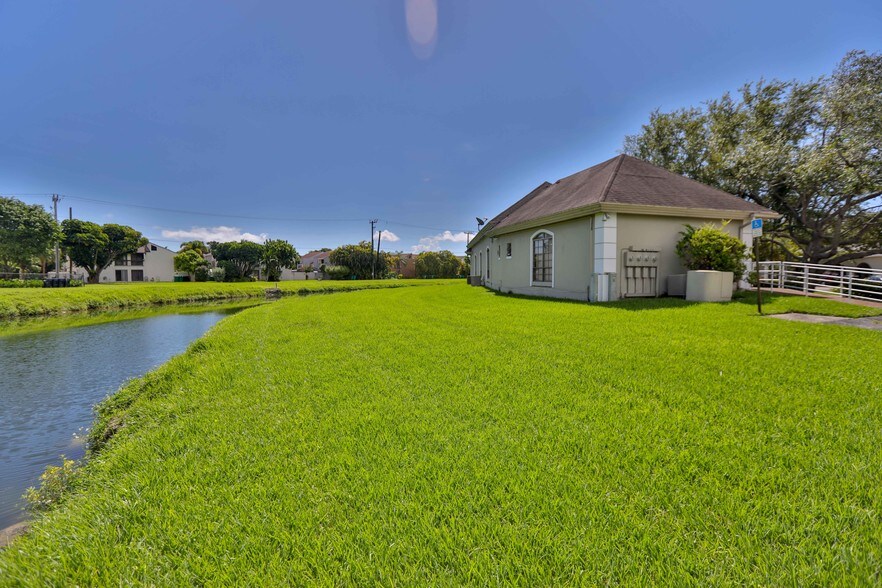 More Photos Of 9245 SW 158th Ln, Miami Office For Lease