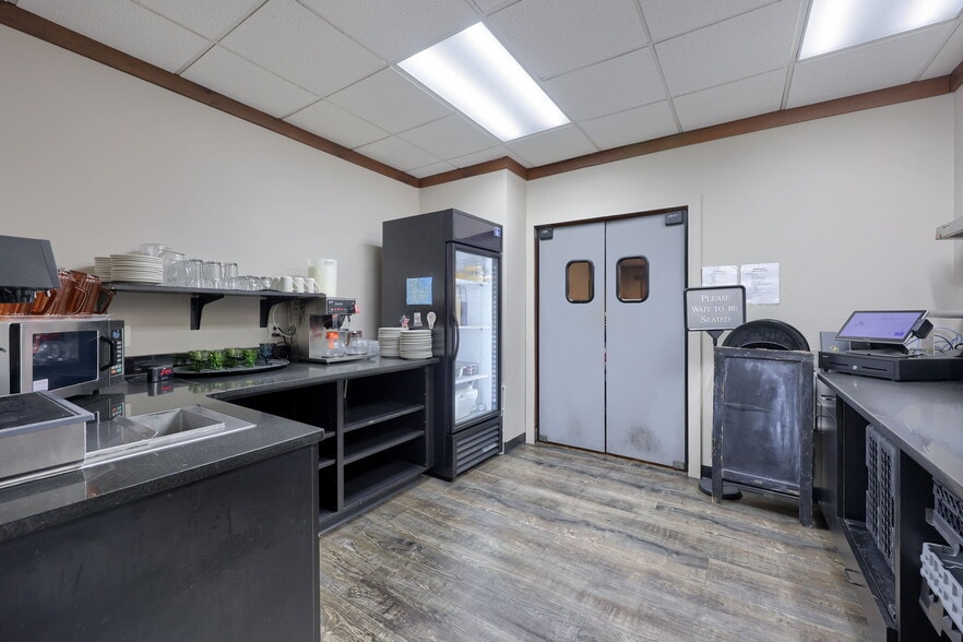 More Photos Of 3610 Newport rd, Intercourse Specialty For Lease