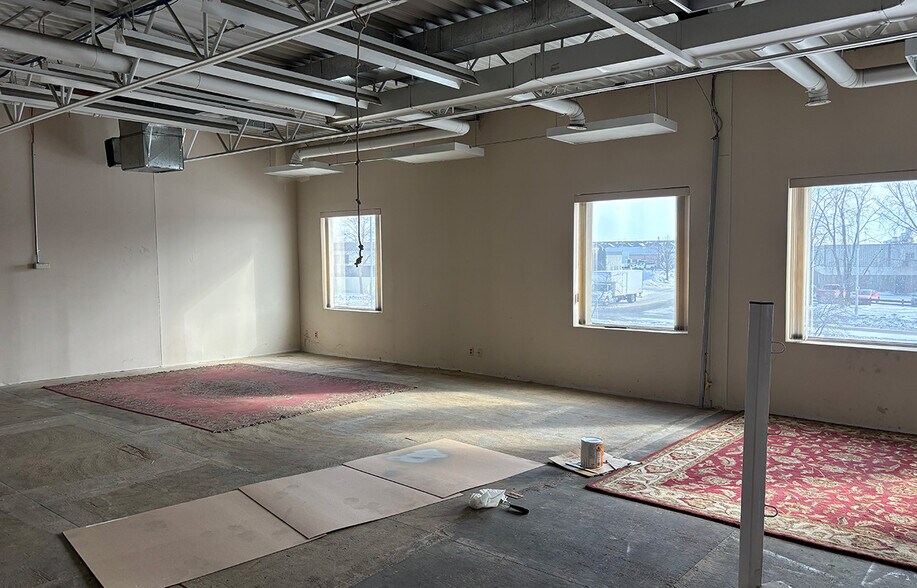 More Photos Of 45 Beghin Ave, Winnipeg Showroom For Lease