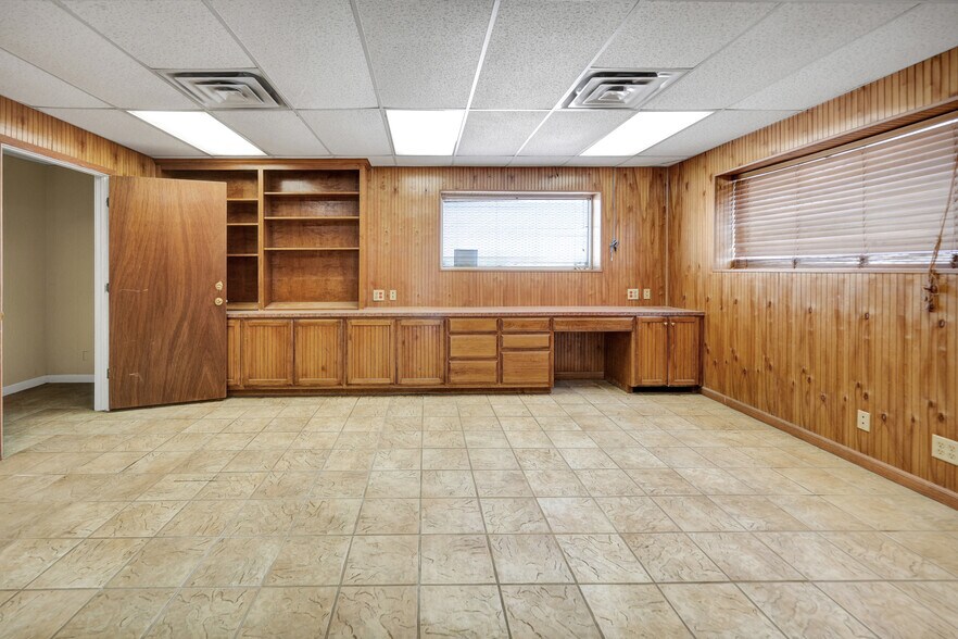 More Photos Of 3603 W 35th St, Odessa Industrial For Sale