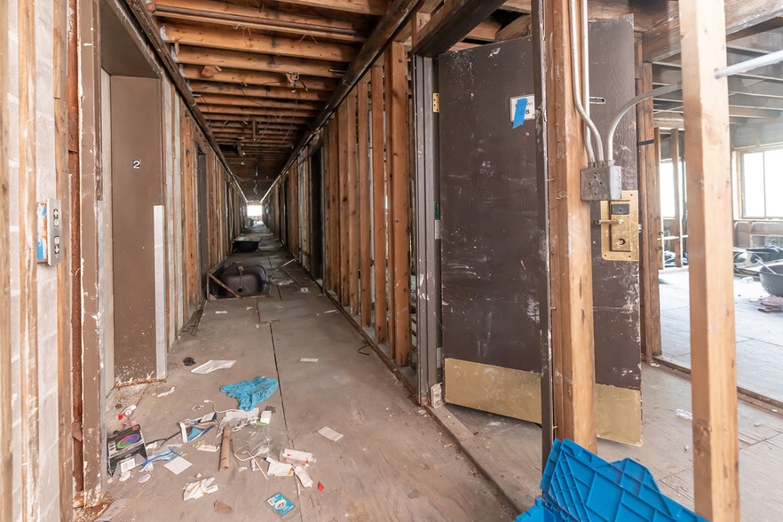More Photos Of 6020 Shelby Oaks Dr, Memphis Hotel For Sale