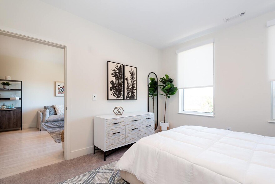 More Photos Of 39 Trotter Rd, Weymouth Apartments For Lease