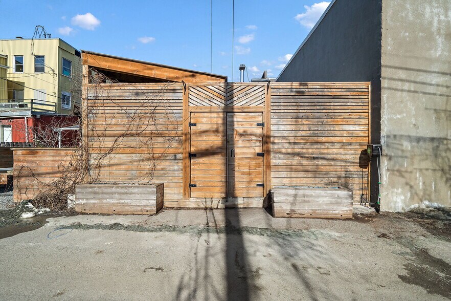 More Photos Of 5090-5092 St Notre-Dame O, Montréal General Retail For Sale