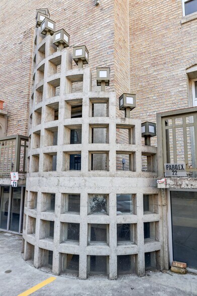 More Photos Of 165 N May St, Chicago Apartments For Sale