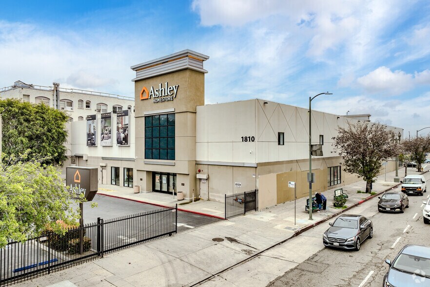 More Photos Of 1810 S Broadway, Los Angeles Freestanding For Lease