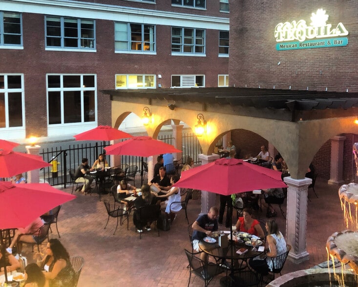 More Photos Of 300 Derby St, Salem Restaurant For Lease