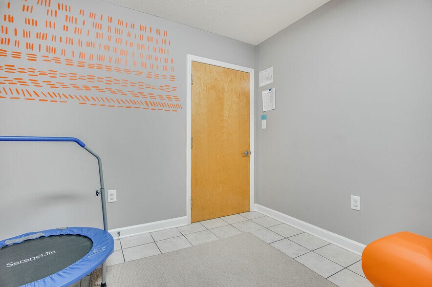 More Photos Of 217-219 Station St, Jacksonville Medical For Lease