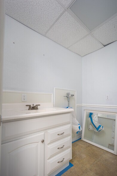 More Photos Of 2805 Broce Dr, Norman Warehouse For Sale