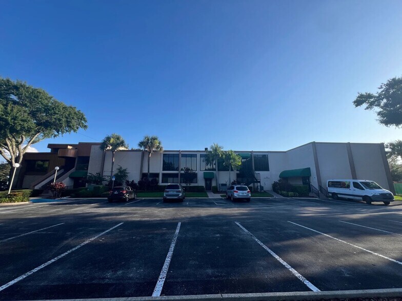 More Photos Of 7815 N Dale Mabry Hwy, Tampa Office For Lease
