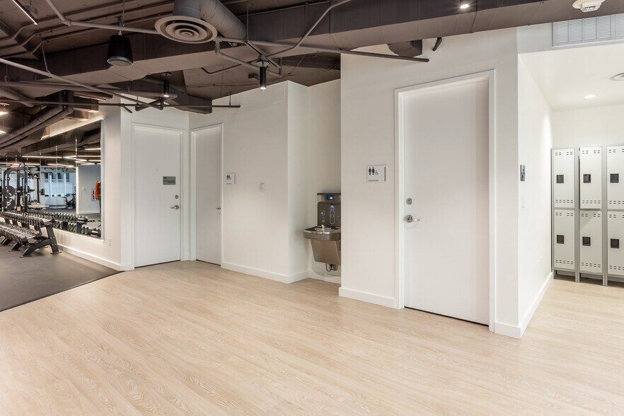 More Photos Of 5335 Wisconsin Ave NW, Washington Office For Lease