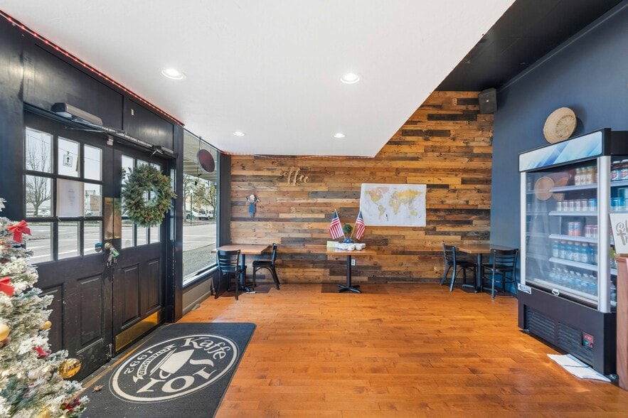 More Photos Of 171 S Broadway, Coos Bay General Retail For Sale