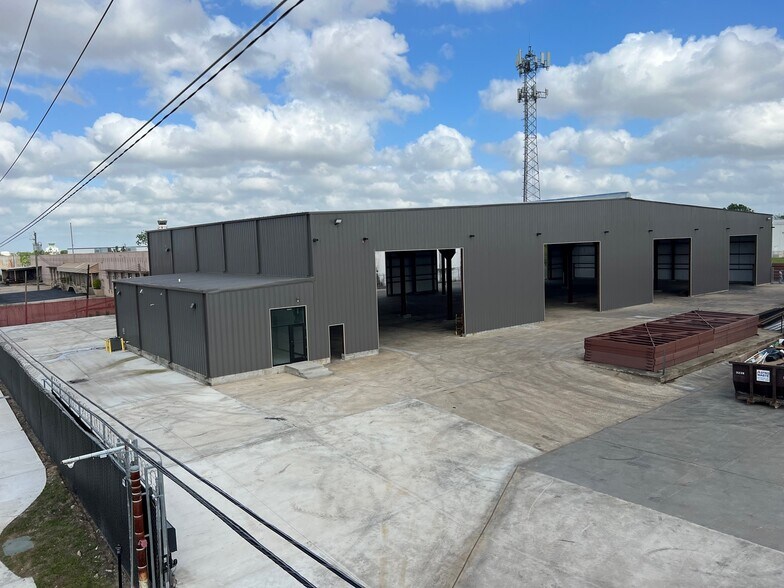More Photos Of 8411 Villa Dr, Houston Warehouse For Lease