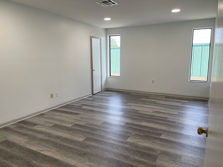 More Photos Of 1009 Keith St NW, Cleveland Office For Lease